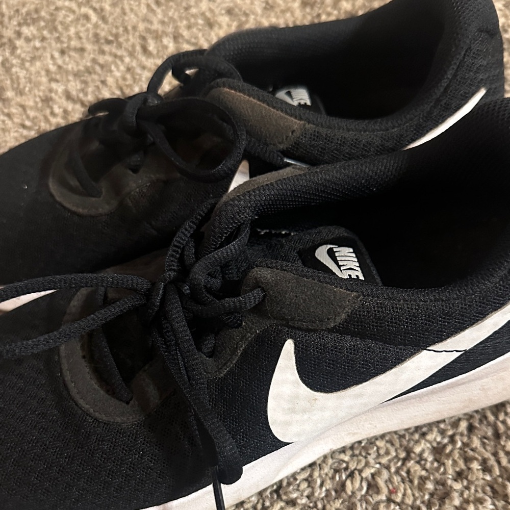 Nike Tanjun Women's Tennis Shoes - Picture 3 of 5